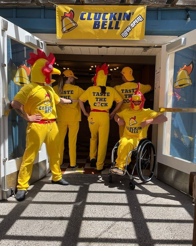 GTA遊戲內連鎖快餐店“Cluckin Bell”現實中開幕囉! 崔佛不得入內!