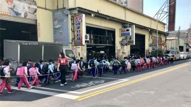 國中生美術作品《帝王條款》  遭炎上 校方嚇到急刪文  網紅Cheap開噴