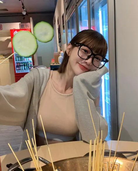 【陳子睿】Dcard熱議 要甚麼樣的條件 才有辦法劈腿兩個這種等級的正妹?