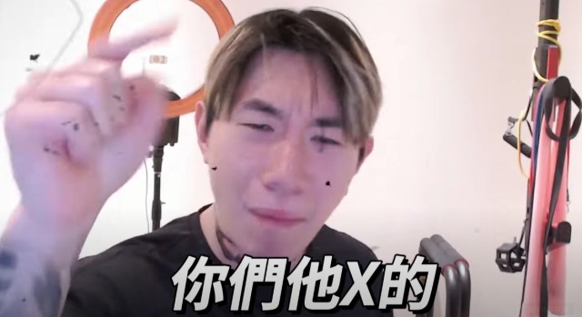 中文系的尼克星上課囉!「玄這個字不是這樣用游否希你要演就演到底啊~~~~」
