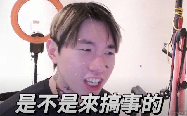 中文系的尼克星上課囉!「玄這個字不是這樣用游否希你要演就演到底啊~~~~」