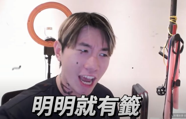 中文系的尼克星上課囉!「玄這個字不是這樣用游否希你要演就演到底啊~~~~」