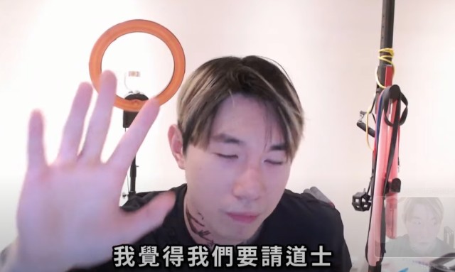 中文系的尼克星上課囉!「玄這個字不是這樣用游否希你要演就演到底啊~~~~」