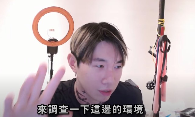 中文系的尼克星上課囉!「玄這個字不是這樣用游否希你要演就演到底啊~~~~」