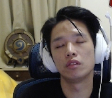 實況睡覺 ? 羅傑開台打麻將打到睡著
