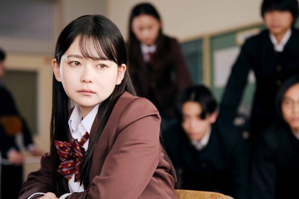 日本女星嚇稱比鬼還可怕!【高校人形金字塔】直指人性深層恐懼 山田杏奈、青木柚研究挑戰「組合體操技」,直呼做比看難好多!