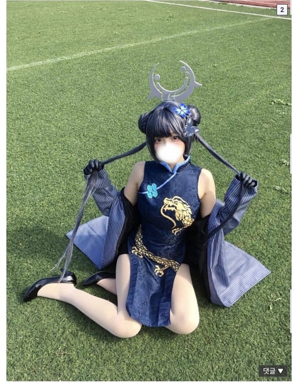 韓國高中生Cos《蔚藍檔案》妃咲黑旗袍拍畢業照引起轟動.....但...這是男校啊....