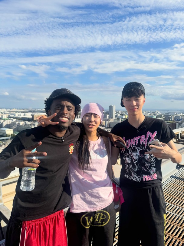 Kai跟Ray到日本 又是同一間超商 同一個阻止拍攝的店員