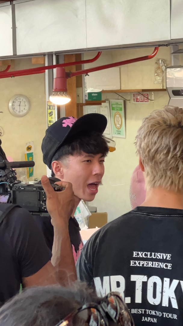Kai跟Ray到日本 又是同一間超商 同一個阻止拍攝的店員